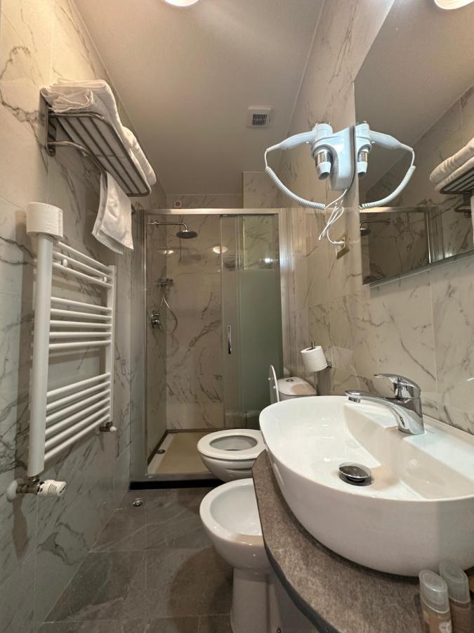 Hotel Midway Милан Экстерьер фото